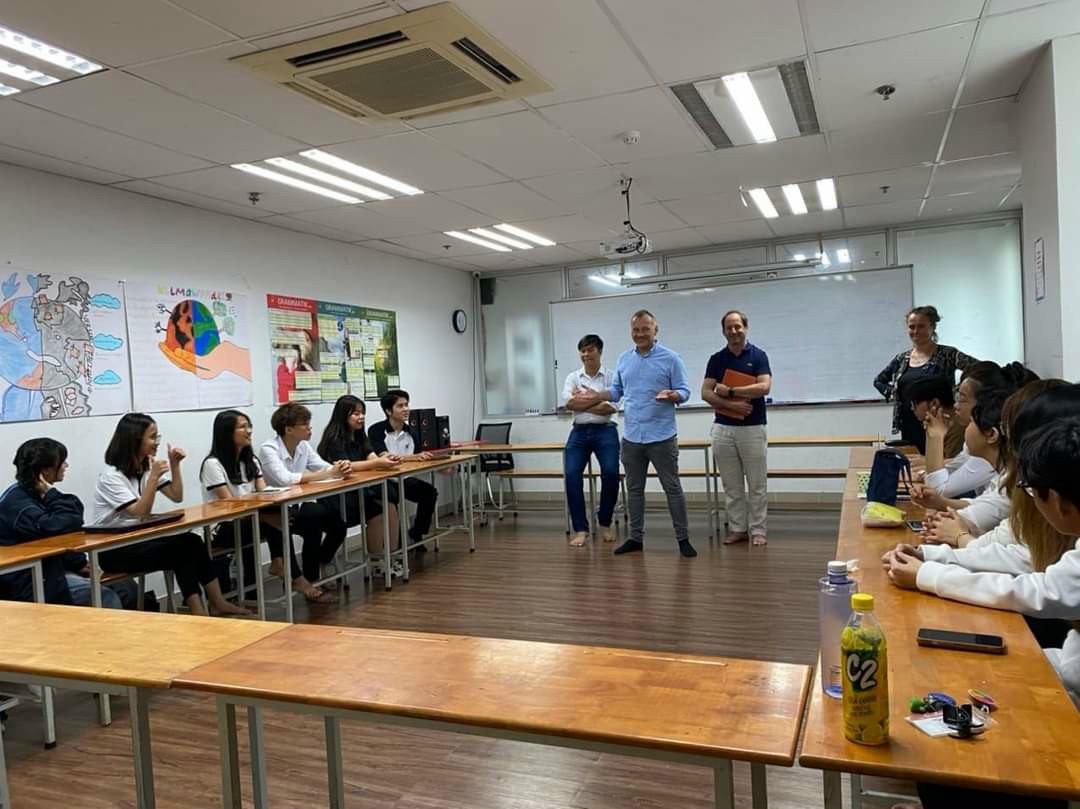 Actively learn German with Native Teachers