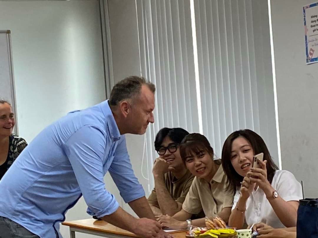 Actively learn German with Native Teachers