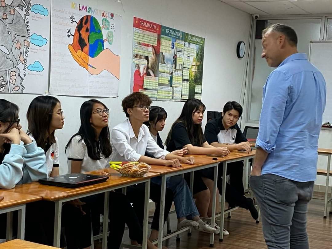 Actively learn German with Native Teachers