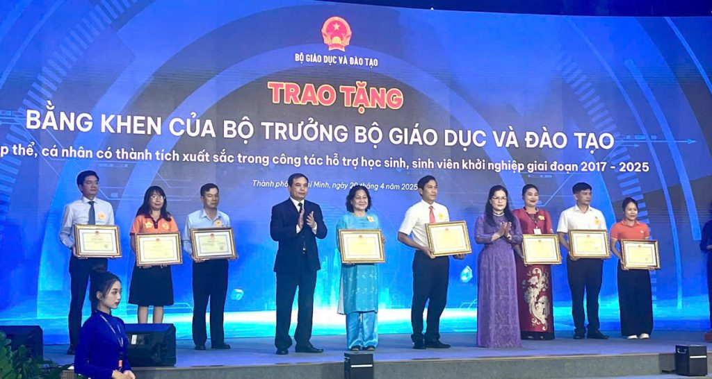 Niềm vui nhân đôi cho CĐ Viễn Đông tại Ngày hội Khởi nghiệp Quốc gia của HSSV lần thứ VII
