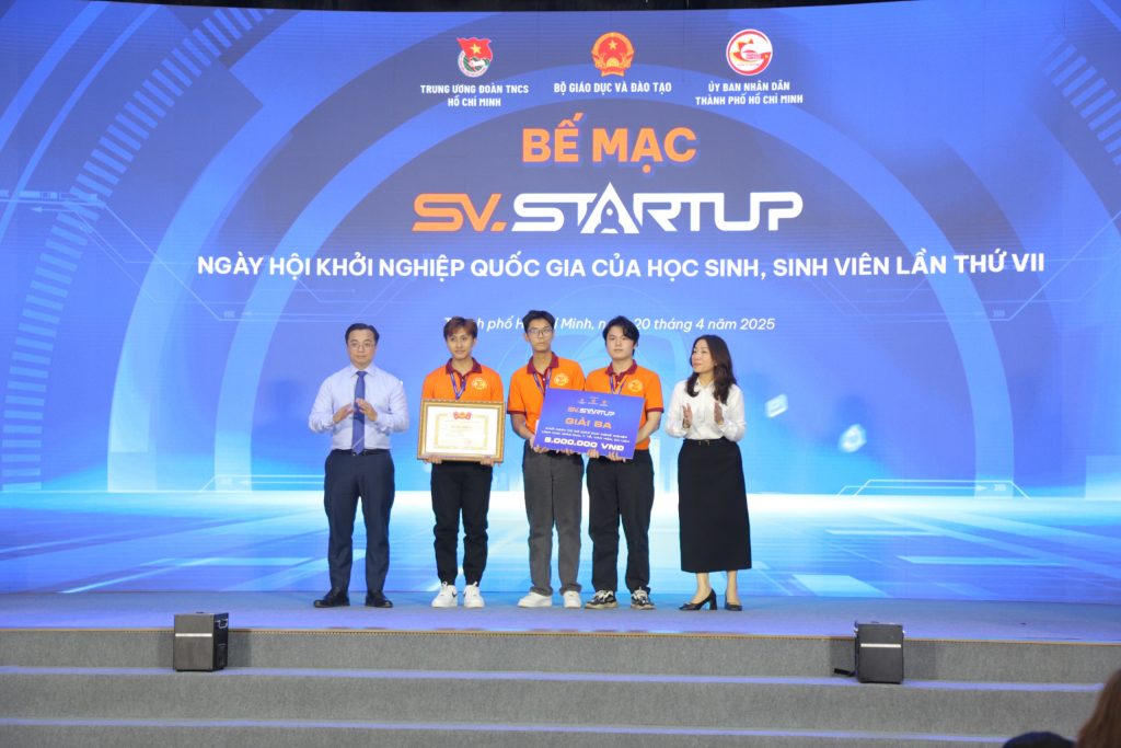 Niềm vui nhân đôi cho CĐ Viễn Đông tại Ngày hội Khởi nghiệp Quốc gia của HSSV lần thứ VII