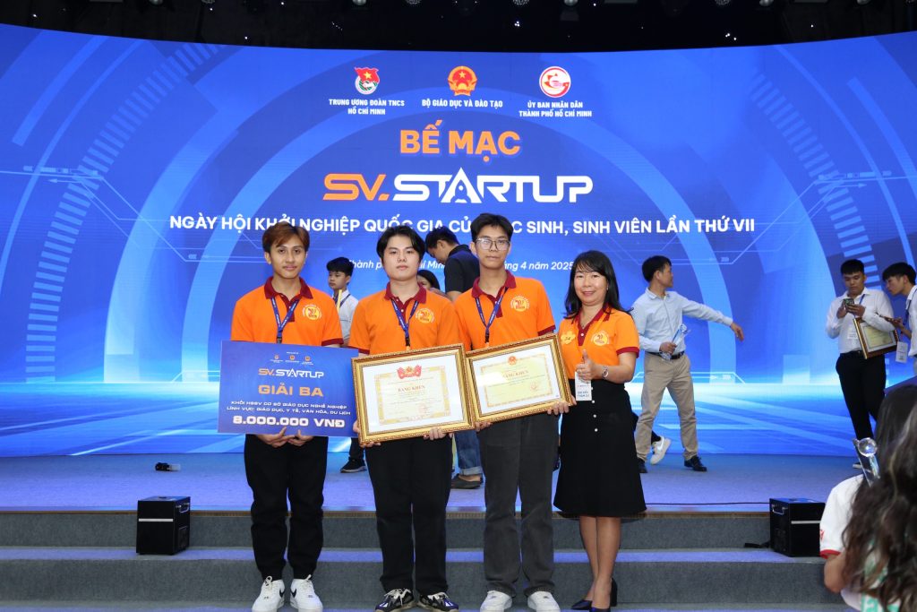 Niềm vui nhân đôi cho CĐ Viễn Đông tại Ngày hội Khởi nghiệp Quốc gia của HSSV lần thứ VII